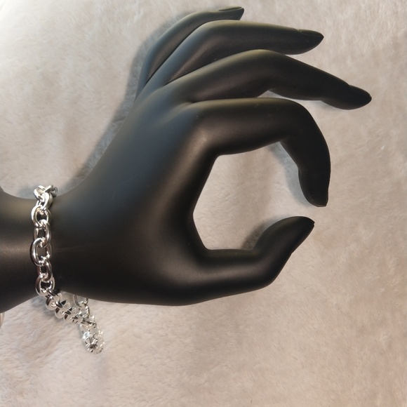 Bracelet ***NEW  💕 Silvertone Puffed Heart - Picture 4 of 8